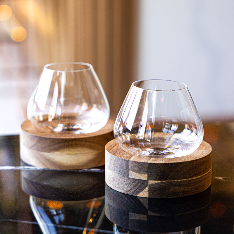 Set di bicchieri in cristallo Aequilibrium con sottobicchieri in legno artigianale di Audacem