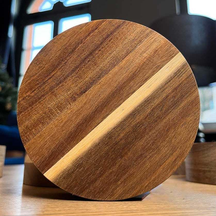 Vista posteriore di un sottobicchiere in legno artigianale Aequilibrium di Audacem